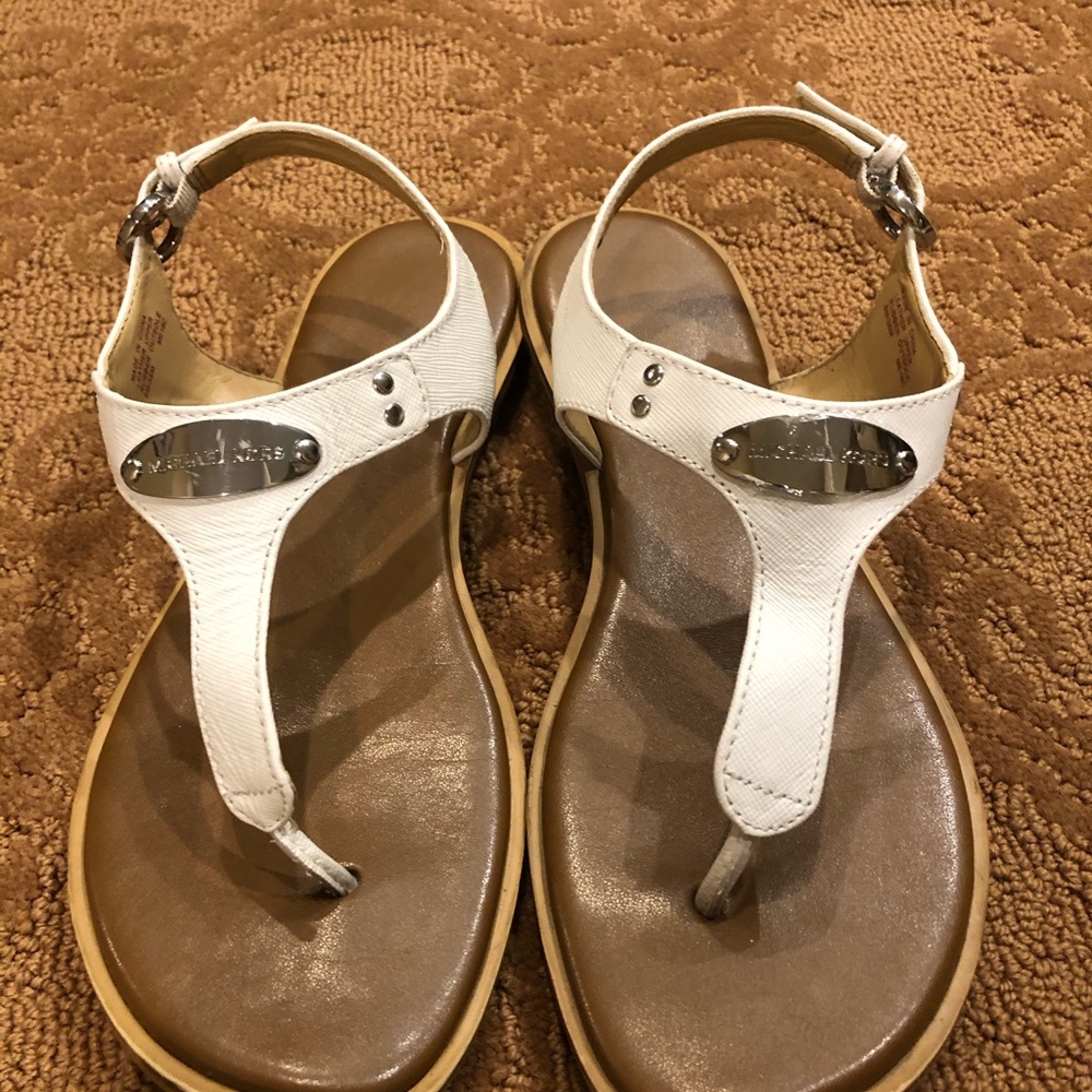 Michael-Kors-MK-Plate-Thong sandal